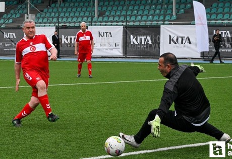 Kamu futbol turnuvasında Osman Aşkın Bak ve Ankaragücü Başkanı İlhami Alparslan rakip oldular