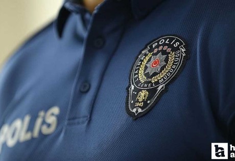 Çankaya'da balkondan aşağı sarkan şahsı polis son anda kurtardı