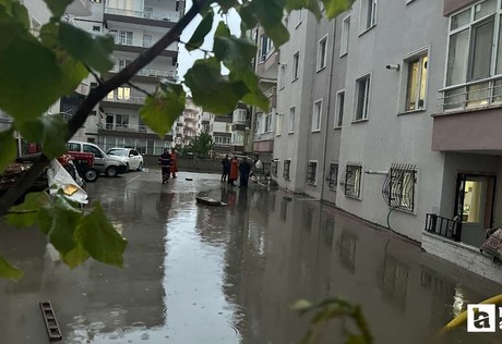 Çankırı'da kuvvetli sağanak hayatı felç etti, ev ve iş yerlerini su bastı