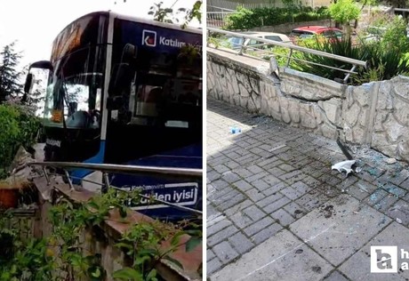Keçiören'de özel halk otobüsü apartmanın bahçe duvarına çarptı