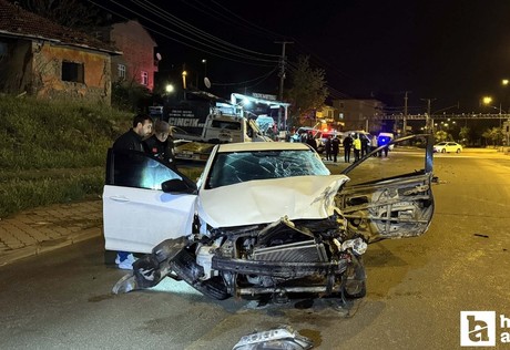 Kırıkkale'de otomobil park halindeki çekiciye çarptı: 1 ölü, 1 yaralı