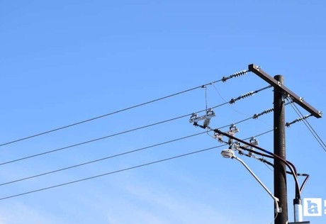 Elmadağ'da fırtınanın kopardığı elektrik telleri taziye çadırının üzerine düştü