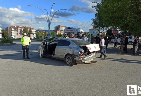 Kahramankazan'da iki otomobil çarpıştı: 1 kişi yaralandı!