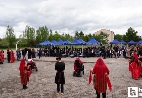 Çubuk'ta Engelliler Haftası kapsamında okul bahçesinde etkinlik düzenlendi