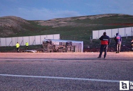 Ankara’da oynanan final maçından dönen midibüs devrildi: 27 yaralı