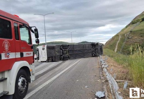 Susurluk'ta yolcu otobüsü devrildi: 25 kişi yaralandı!