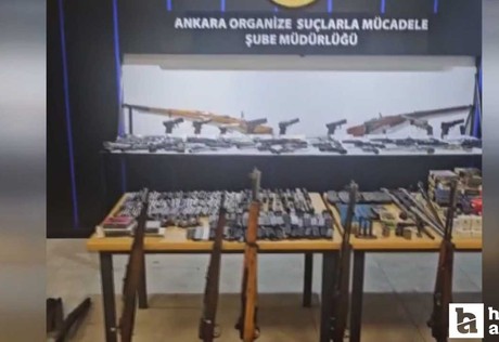 Keçiören'de cephanelik gibi ev: Çok sayıda silah ele geçirildi!