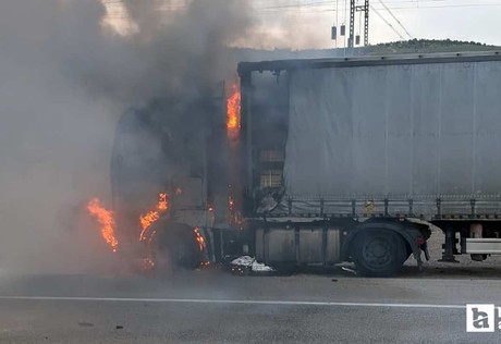 Kırıkkale – Ankara karayolunda kereste yüklü araçta yangın çıktı