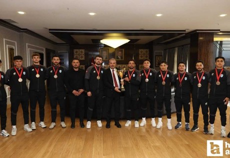 Ragbi Şampiyonlarından, Pursaklar Belediyesi Başkanı Ertuğrul Çetin'e ziyaret