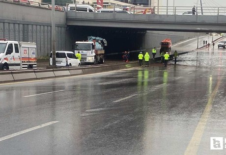Şiddetli sağanak Ankara'da alt geçitlerde ve yollarda su birikintilerine neden oldu