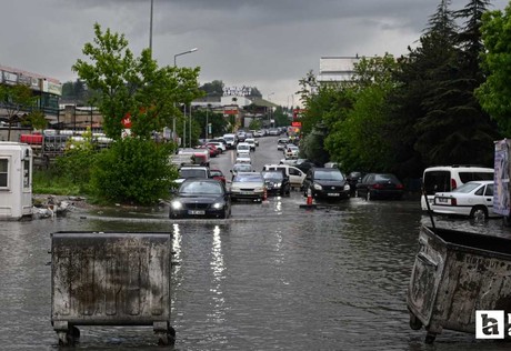 Ankara'da sağanak yağış etkili oldu