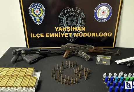 Kırıkkale’de çatıya gizlenen çuvaldan çıkan silah polisleri bile şaşırttı