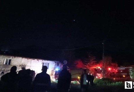 Çubuk'ta boş evde çıkan yangın bir başka eve sıçradı