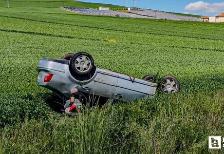 Çorum'da takla atan otomobilden sürücü yara  bile almadan çıktı