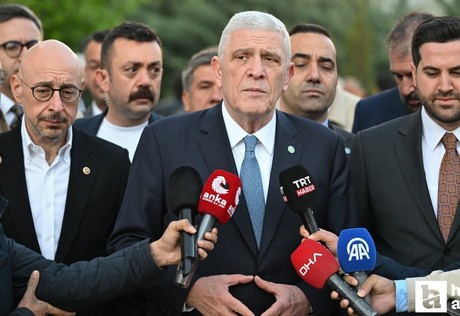İYİ Parti Genel Başkanı Dervişoğlu, vatandaşlarla bayramlaştı