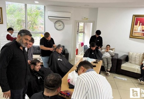 Pursaklar Belediyesi, Engelsiz Yaşam Merkezi’nde gençlere bayram tıraşı yapıldı
