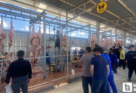 Pursaklar Belediyesinin kurban kesim alanında vatandaşlara ikramlık verildi