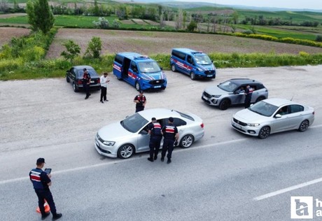 Çorum'da jandarma ekipleri trafik denetimlerine devam ediyor