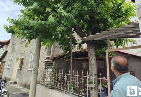 Çorum'da kiraz toparlarken demir korkulukların üzerine düşen adam hayatını kaybetti