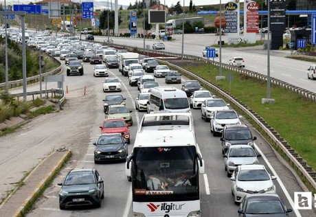 "Kilit kavşak" Kırıkkale'de bayram dönüşü trafik yoğunluğu başladı