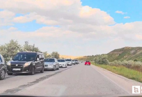 Çorum - Ankara kara yolunda uzun araç kuyrukları oluştu