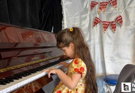 Ankara'da 6 yaşındaki görme engelli Nil, 10 enstrümanla hayallerine yürüyor
