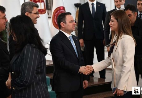 Adalet Bakanı Akın Gürlek, Bakanlık personeli ve HSK üyeleriyle bayramlaştı