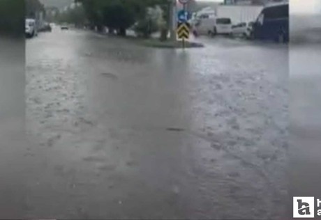 Elmadağ'da etkili olan sağanak günlük hayatı olumsuz etkiledi