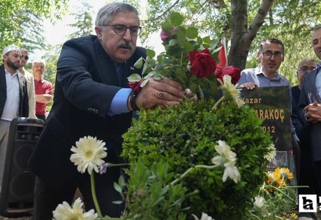 Şair Abdurrahim Karakoç vefat yıl dönümünde Ankara'da kabri başında anıldı