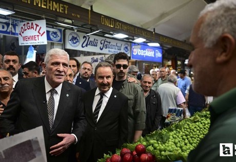 İYİ Parti Genel Başkanı Müsavat Dervişoğlu, Ulus'ta esnaf ziyareti yaptı