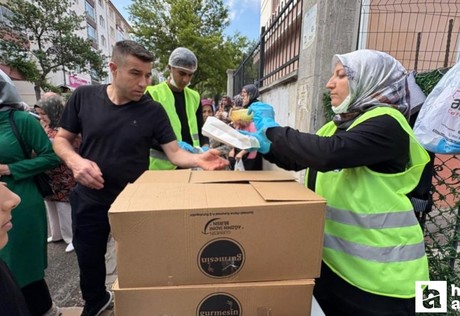 Sincan Belediyesi LGS öncesinde simit ve meyve suyu ikram etti