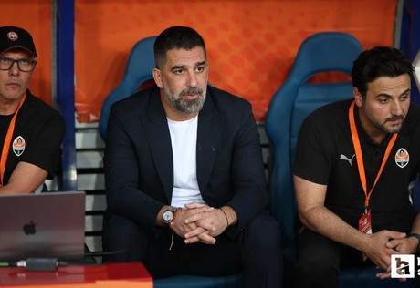 Arda Turan'a Ukrayna'da yılın teknik direktörü ödülü verildi