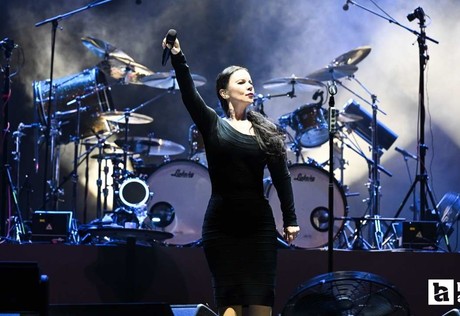 Şebnem Ferah'ın 6 yıl sonra sahne aldığı konserde büyük coşku yaşandı