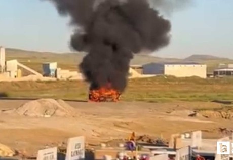 Polatlı şehir mezarlığında park halindeki otomobilde yangın çıktı