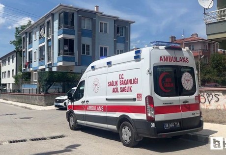Çorum'da bıçakla anne ve babasını rehin alan genç kadın güçlükle ikna edildi