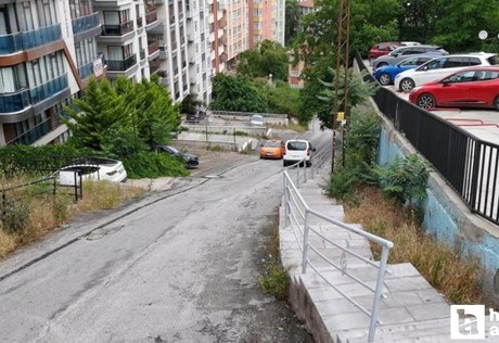 Başkentte araçların çıkmakta zorlandığı yokuş gündem oldu