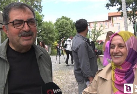 Ankara'da bir anne baba çocuğuna destek olmak için sınava girdi