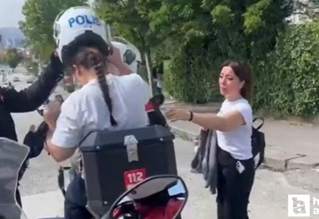Ankara'da sınava geç kalan kızın yardımına polisler koştu!