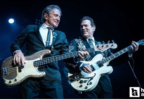 ABD'li müzisyen Chris Isaak, Ankaralı hayranları ile buluştu