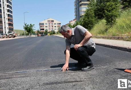 Pursaklar Belediyesi asfalt serim ve yol yenileme çalışmalarını sürdürüyor