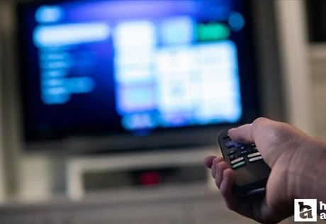 Evlilerin bekarlara göre daha fazla televizyon izlediği belirtildi