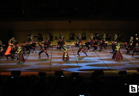 İstanbul Kafkas Dans Topluluğu "Kafkas Kartalları" başkentte sahne aldı