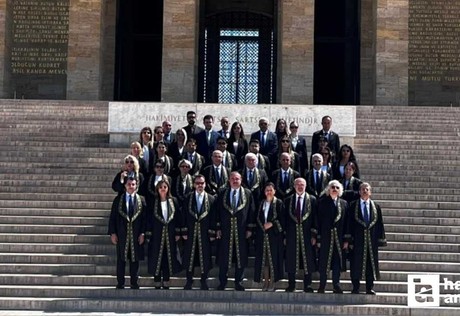 Uyuşmazlık Mahkemesi Başkanı Güleç ve beraberindeki heyet Anıtkabir’i ziyaret etti