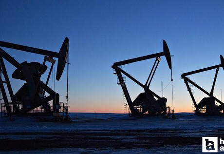 Brent petrolün varil fiyatı düşmeye devam ediyor