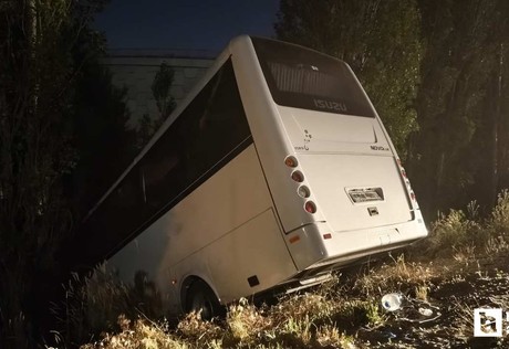 Mamak'ta otomobil ile servis aracı çarpıştı: 8 yaralı