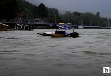 Pakistan'da turistleri taşıyan teknenin alabora olması sonucu 7 kişi hayatını kaybetti