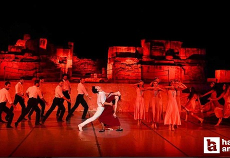 Ankara Devlet Opera ve Balesi, Efes Antik Tiyatro'da 'Zorba' oyununu sahneledi