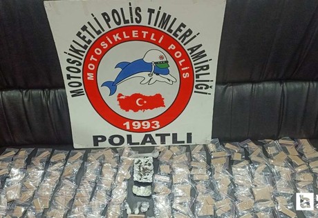Polatlı'da yasaklı madde bulunan araçtaki 2 kişi tutuklandı