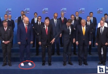 NATO Zirvesi'nde Arnavutluk Başbakanının beyaz ayakkabıları dikkat çekti