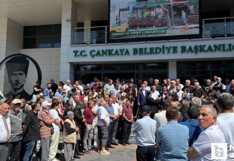 Çankaya Belediyesi önünde operasyon sonrasında hareketlilik!